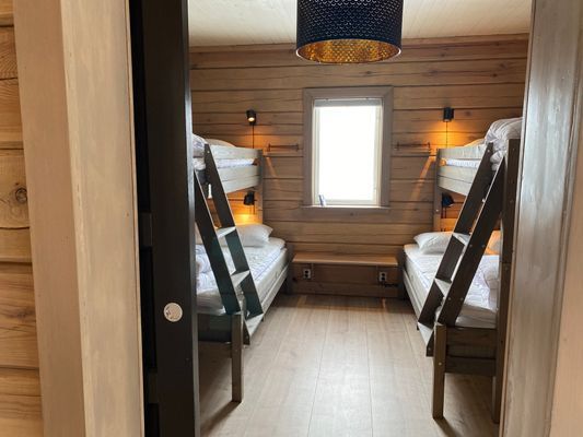 Villa Fjällsaga, timmerhus med ski-in/ski-out läge - Bild 11