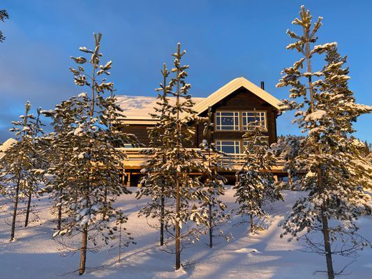 Villa Fjällsaga, timmerhus med ski-in/ski-out läge