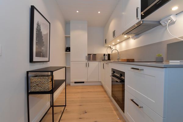 Hyr denna stuga i  på 172 m². 17 sängplatser. 4 900 - 19 000 kr per vecka. Se bilder och tillgänglighet här.