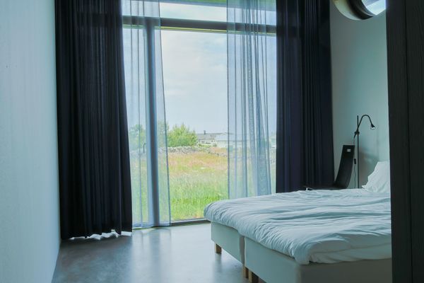 Bild 3 på Unikt sommarhus för uthyrning – modern arkitektur