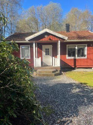 Enkel sommarstuga i åkulla bokskog