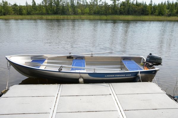 Semesterhus i avskilt läge med motorbåt badtunna - Bild 15
