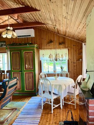 Naturnära stuga på höjd med sjöutsikt - Bild 13