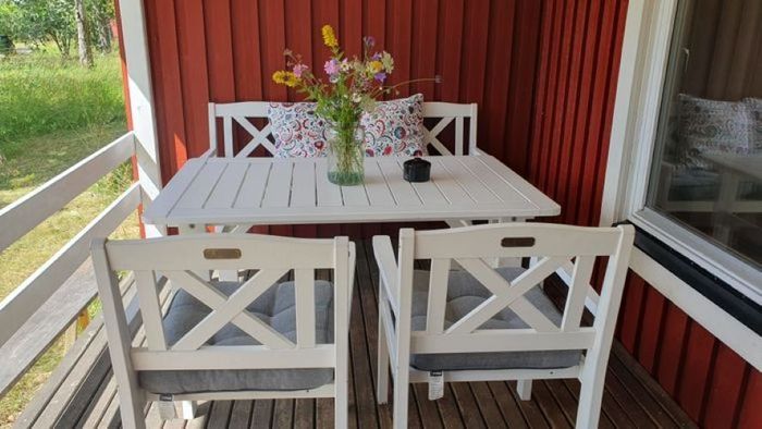 Hyr denna stuga i Gothem på 74 m². 6 sängplatser. 6 000 - 8 000 kr per vecka. Se bilder och tillgänglighet här.