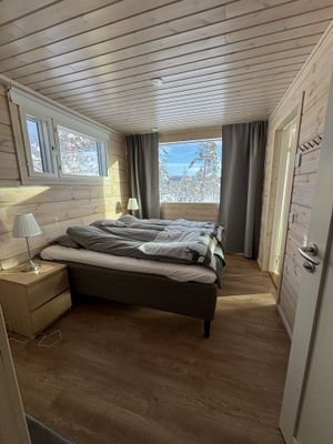 Sovrum 1 med egen toalett