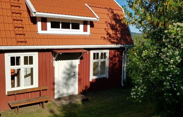 Bild 3 på Enkel stuga med bastu och eka i Stora Le