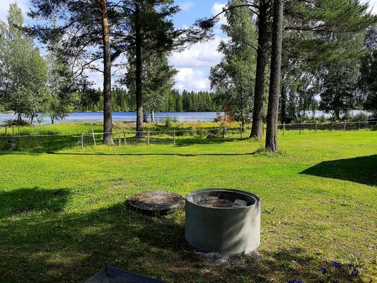 Hyr denna stuga i Östersund på 35 m². 4-5 sängplatser. 4 000 - 7 000 kr per vecka. Se bilder och tillgänglighet här.