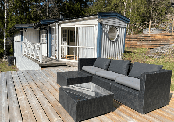 Hyr denna stuga i Ingarö på 50 m². 2 sängplatser. 500 - 1 000 kr per dag. Se bilder och tillgänglighet här.