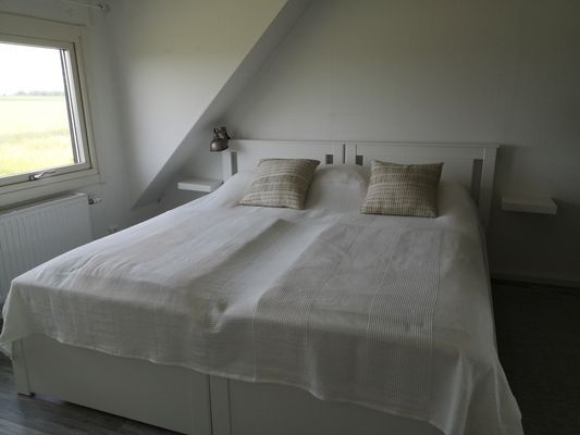 Hyr denna stuga i Österlen på 200 m². 6-8 sängplatser. 15 000 - 18 000 kr per vecka. Se bilder och tillgänglighet här.