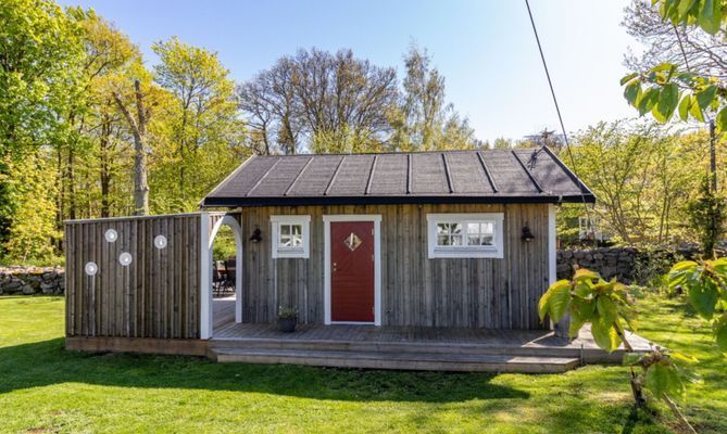 Hyr denna stuga i Aspö på 36 m². 4-5 sängplatser. 3 500 - 8 900 kr per vecka. Se bilder och tillgänglighet här.