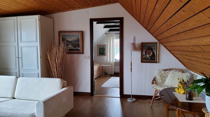 Allrum med soffa och 2 stolar.