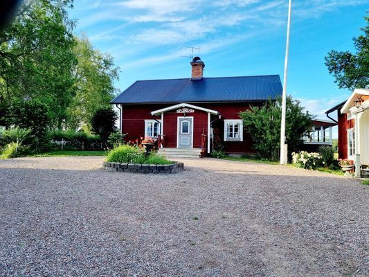 Bild 3 på Gårdshus på vårt smultronställe.