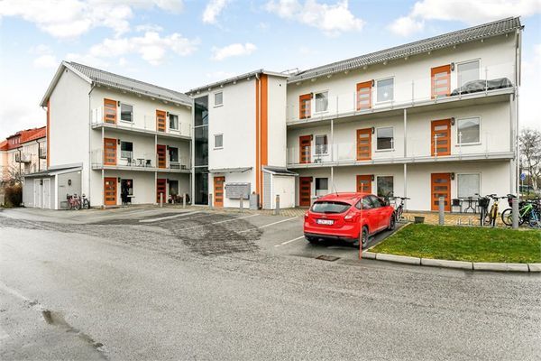 Centralt och ljusa lägenhet i Visby med egen entré - Bild 6