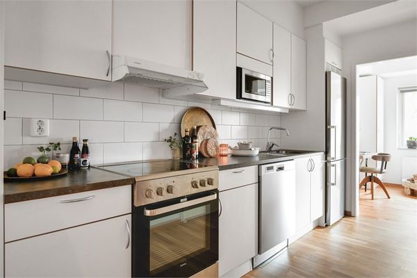 Centralt och ljusa lägenhet i Visby med egen entré - Bild 8