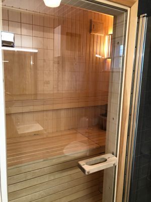 Bastu innanför badrummet