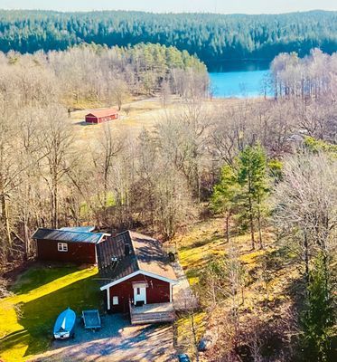 Hyr denna stuga i  på 70 m². 4-6 sängplatser. Pris ej tillgängligt. Se bilder och tillgänglighet här.