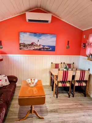 Hyr denna stuga i Falkenberg på 65 m². 4 sängplatser. Från 8 950 kr per vecka. Se bilder och tillgänglighet här.