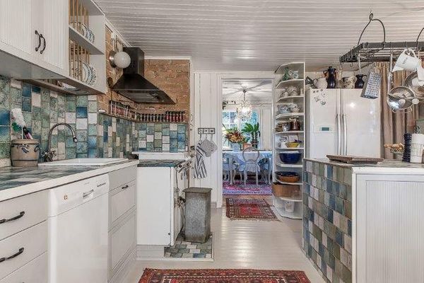 Hyr denna stuga i Blidö på 170 m². 7-10 sängplatser. 10 000 - 17 500 kr per vecka. Se bilder och tillgänglighet här.