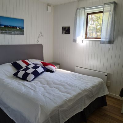 Stora sovrummet med dubbelsäng i queen size d v s 160 cm