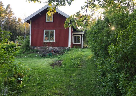 Hyr denna stuga i Norrtälje på 85 m². 6 sängplatser. Pris ej tillgängligt. Se bilder och tillgänglighet här.