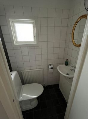 Centralt, promenadväg till Ringmuren och old town. - Bild 15