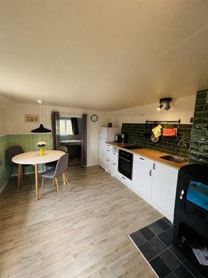 Hyr denna stuga i Pajala på 30 m². 2 sängplatser. 4 536 - 6 174 kr per vecka. Se bilder och tillgänglighet här.