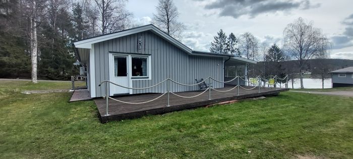 Hyr denna stuga i Örnsköldsvik på 95 m². 5 sängplatser. 7 000 - 7 700 kr per vecka. Se bilder och tillgänglighet här.
