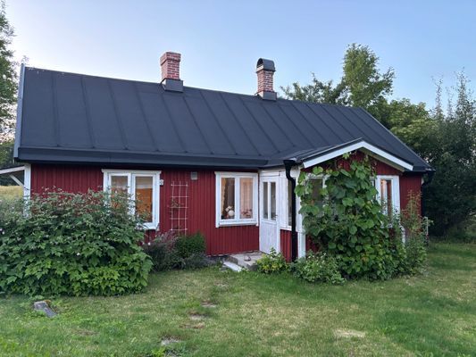 Mysig stuga lantligt och fridfullt läge