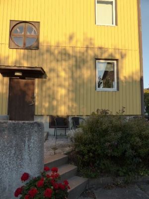Hyr denna stuga i Visby på 74 m². 5 sängplatser. Från 7 200 kr per vecka. Se bilder och tillgänglighet här.