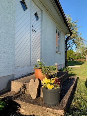 Hyr denna stuga i Nybro på 50 m². 4 sängplatser. 4 000 - 6 200 kr per vecka. Se bilder och tillgänglighet här.