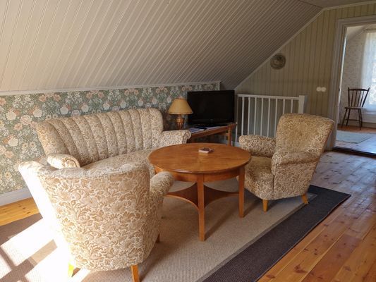 Naturnära Gäststuga på liten gård med höns - Bild 9