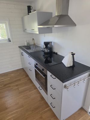 Stuga i skogen, på sjötomt utan insyn. - Bild 10