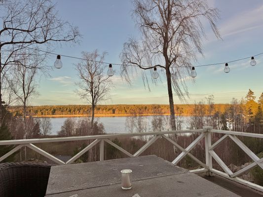 Hyr denna stuga i  på 110 m². 8-10 sängplatser. Pris ej tillgängligt. Se bilder och tillgänglighet här.