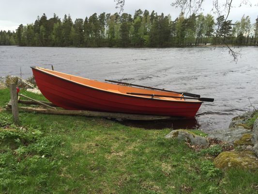 Stuga vid Fegensjöns strand