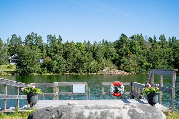 Brygga nere vid badplatsen