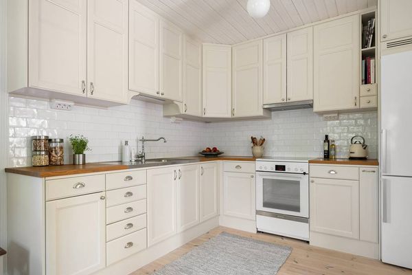 Vackert hus vid idylliska Väddö kanal