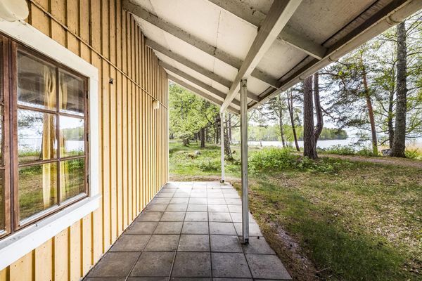 Mysig stuga vid stranden