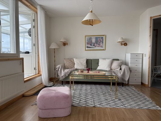 Hyr denna stuga i Björnrike på 50 m². 4-5 sängplatser. 1 000 - 2 500 kr per dag. Se bilder och tillgänglighet här.