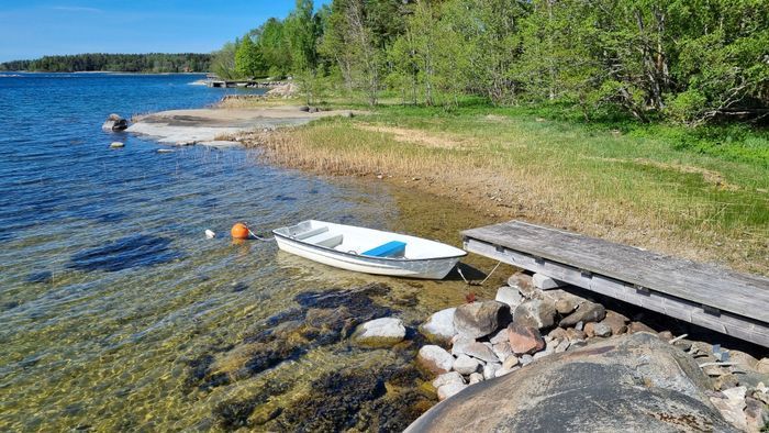 Modern stuga med egen sandstrand och lugnt läge - Bild 21