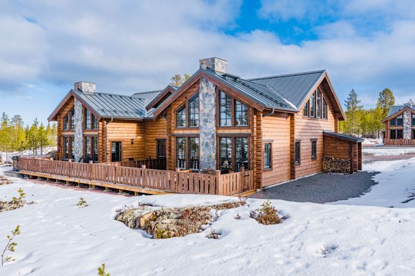 Hyr denna stuga i Idre på 140 m². 11 sängplatser. 20 000 - 30 000 kr per vecka. Se bilder och tillgänglighet här.