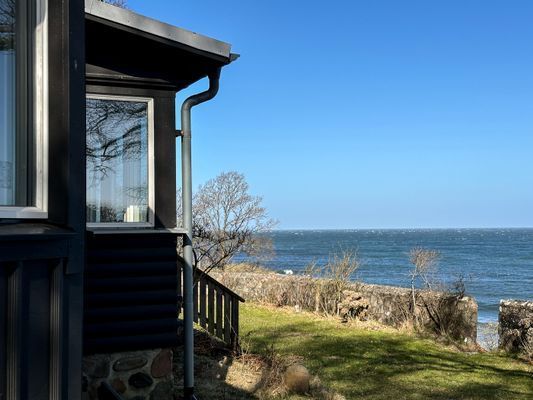 Stort familjehus på bästa läge i Arild