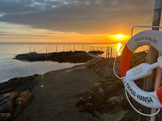 Badplatsen nedanför huset