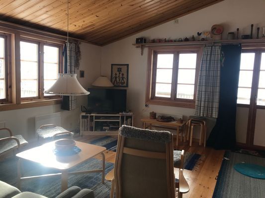 Hyr denna stuga i Fjällnäs på 68 m². 6 sängplatser. 5 700 - 9 100 kr per vecka. Se bilder och tillgänglighet här.