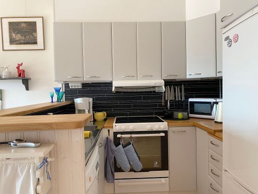Fullt utrustat kök. Diskmaskin, micro, vattenkokare, kaffebryggare, våffeljärn, brödrost mm