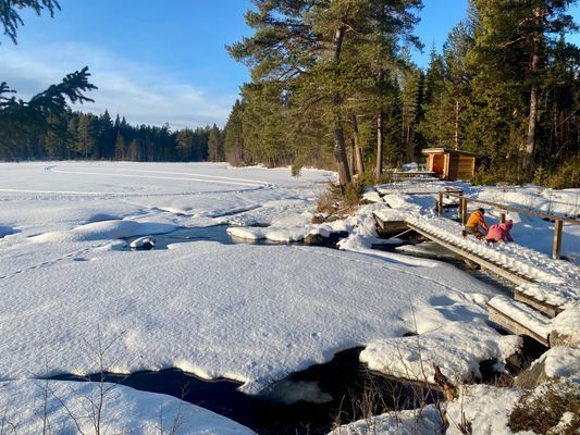 Rymlig 4p stuga med öppen spis i badort - Bild 69