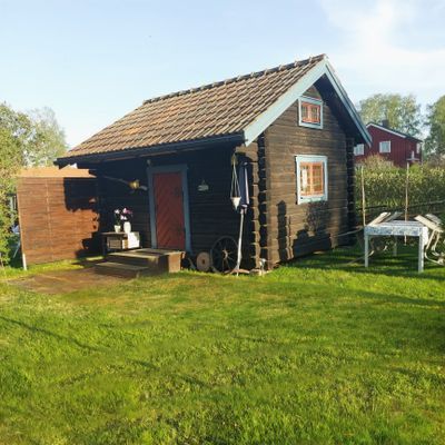 Hyr denna stuga i  på 16 m². 2-4 sängplatser. Från 672 kr per dag. Se bilder och tillgänglighet här.
