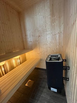 Nybyggd fjällstuga precis vid längdspår. - Bild 38