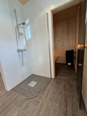 Nybyggd fjällstuga precis vid längdspår. - Bild 37
