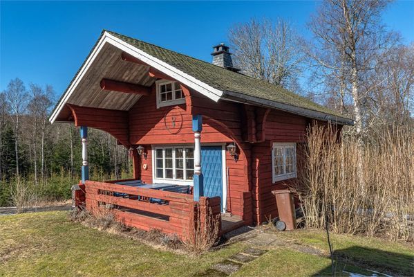 Hyr denna stuga i Ed på 45 m². 1-2 sängplatser. 7 340 - 7 400 kr per vecka. Se bilder och tillgänglighet här.