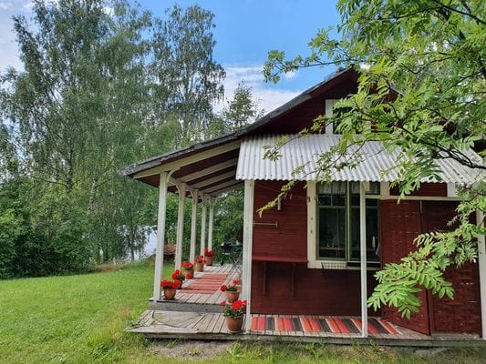 Sjönära med egen brygga